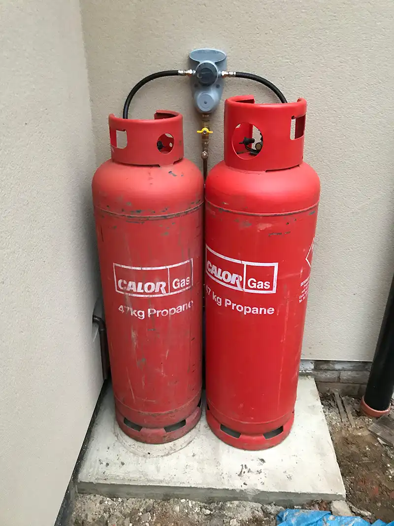 LPG cylinder with auto change over valve and secure base installation